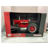 SCALE MODELS 1/8 MCCORMICK FARMALL 450 NARROW