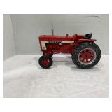 1/16 FARMALL RED 706 DIESEL WIDE FRONT STEERABLE