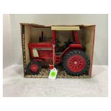 ERTL 1/16 INTERNATIONAL 886 DIESEL TRACTOR WITH