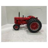 ERTL 1/16 INTERNATIONAL 600 DIESEL WITH STEERABLE