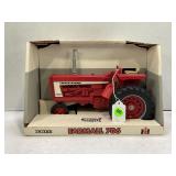 ERTL 1/16 MCCORMICK FARMALL 706 DIESEL NARROW
