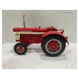 ERTL 1/16 INTERNATIONAL 660 DIESEL TRACTOR W/FULL