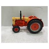 ERTL 1/16 CASE MODEL 600 GAS TRACTOR WITH WIDE