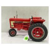 ERTL 1/16 MCCORMICK FARMALL 706 DIESEL NARROW
