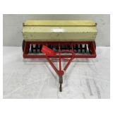 ERTL 1/16 INTERNATIONAL GRAIN DRILL