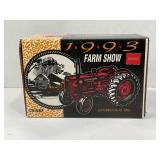 ERTL INTERNATIONAL I-D 9 STANDARD DIESEL TRACTOR