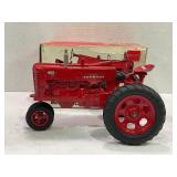 ESKA 1/16 MCCORMICK FARMALL 400 TRACTOR WITH SPLIT