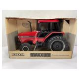 ERTL CASE INTERNATIONAL 1/16 MAXXUM 5130 WITH CAB