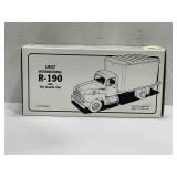 FIRST GEAR 1/34 1957 INTERNATIONAL R-190 DRY GOODS