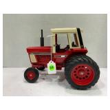 ERTL 1/16 INTERNATIONAL 1586 CAB OVER TRACTOR WITH