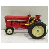 ERTL 1/16 INTERNATIONAL NARROW FRONT TRACTOR