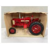 ERTL MCCORMICK FARMALL 350 WIDE FRONT STEERABLE