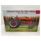 ERTL MCCORMICK FARMALL 200 1/16 LAFAYETTE 2000