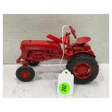 ERTL 1/16 MCCORMICK FARMALL CUB TRACTOR WITH
