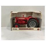 ERTL 1/16 INTERNATIONAL 650 DIESEL TRACTOR IN