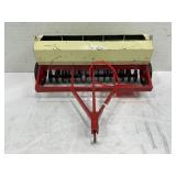 ERTL 1/16 INTERNATIONAL GRAIN DRILL - MISSING LID