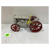 1/16 FORDSON CAST IRON TRACTOR WITH STEEL WHEELS