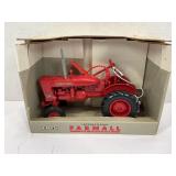 ERTL INTERNATIONAL FARMALL 140 1/16 STEERABLE WIDE