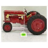 ERTL 1/16 INTERNATIONAL FARMALL 404 NARROW FRONT