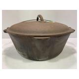 CAST IRON NO.8 DUTCH OVEN WITH LID AND HANDLE