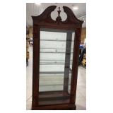 PULASKI FURNITURE GLASS FRONT LIGHTED CURIO