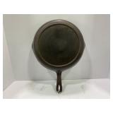 NO. 8 D CAST IRON SKILLET WITH HEAT RING - 10"