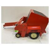 AVCO NEW IDEA 1/16 484 BAIL KING ROUND BALER TOY