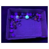 LOT OF ASSORTED SIZE VINTAGE SHOOTER MARBLES - UP