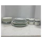31 PC CORELLE OLD TOWN BLUE DINNERWARE SET