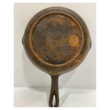 NO. 5 Y CAST IRON SKILLET W/ HEAT RING - 7 3/4"