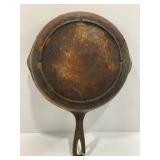 NO. 5 CAST IRON SKILLET W/ HEAT RING - 8"