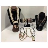 LOT OF NEWER MISCELLANEOUS JEWELRY