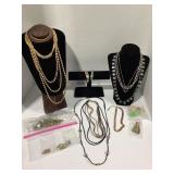 LOT OF MISCELLANEOUS NEWER JEWELRY