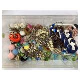 LOT OF VINTAGE COSTUME JEWELRY