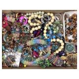 LOT OF VINTAGE COSTUME JEWELRY