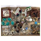 LOT OF VINTAGE COSTUME JEWELRY