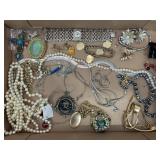 LOT OF VINTAGE COSTUME JEWELRY