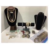 LOT OF NEWER MISCELLANEOUS JEWELRY