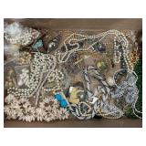 LOT OF VINTAGE COSTUME JEWELRY