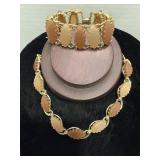 VINTAGE MATCHING THERMOSET LUCITE BRACELET