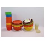 VINTAGE TUPPERWARE BOWLS WITH LIDS