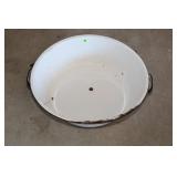 LARGE ENAMELWARE GARDEN TUB WITH HANDLES - 18" X