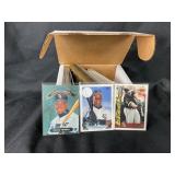 LARGE LOT OF FRANK THOMAS MLB CARDS