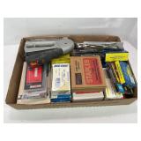 LARGE LOT OF STAPLE GUN AND STAPLES