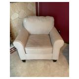ASHLEY FURNITURE LOUNGE CHAIR