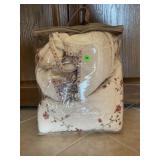 HAND STITCHED QUILT - 100' X 95'