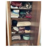 REMAINDER IN BEDROOM - BLANKETS, HATS, RELIGIOUS