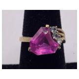 10K GOLD RING WITH PINK STONE & DIAMONDS - 3.41