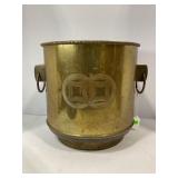 LARGE LOT OF ASSORTED BRASS ITEMS - DOUBLE HANDLED