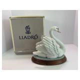 LLADRO SWAN WITH WINGS SPREAD AND BASE IN ORIGINAL
